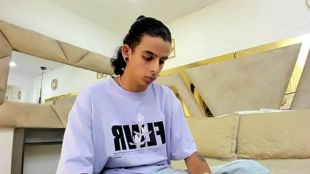 Ibratxandy online show from October 2025 06:57:02 PM