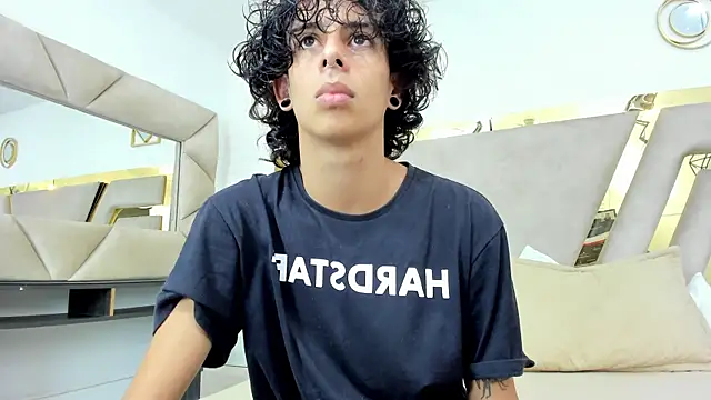 Ibratxandy online show from November 2025 07:10:01 PM