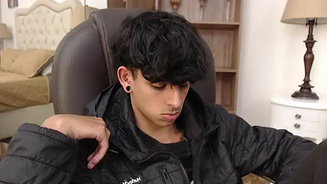 Ibratxandy online show from March 2026 07:13:02 PM