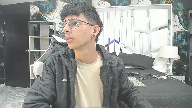 Ibratxandy online show from April 2026 12:21:01 PM