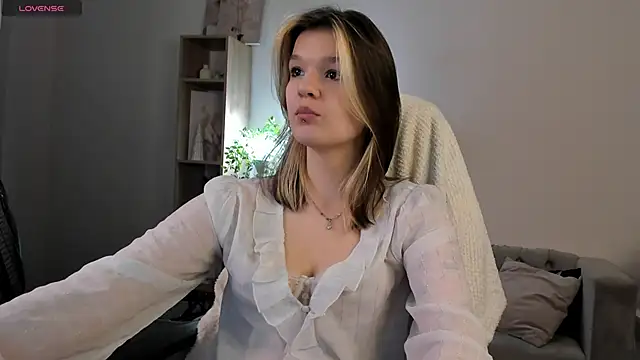 Kati Li online show from November 2025 10:35:02 AM