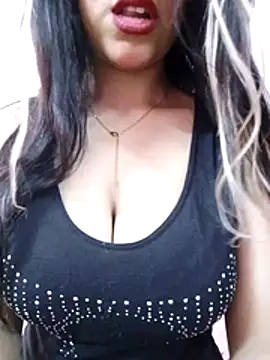 Snapshot of Princessa05 chatting on May 2026 12:32:02 PM Princessa05 online show from May 2026 12:32:02 PM