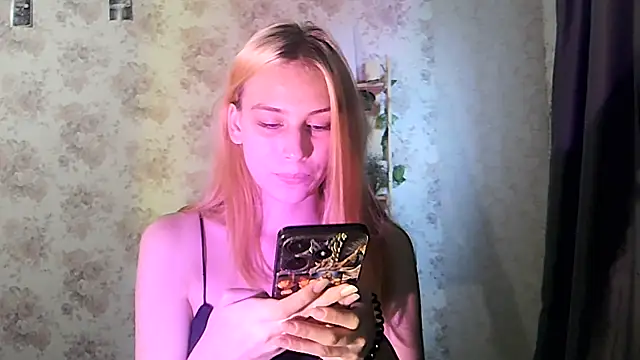 ClaireLaSweet online show from October 2025 03:48:01 AM