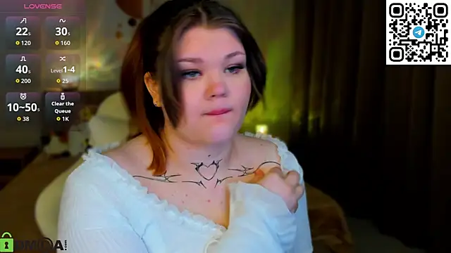 Snapshot of elle_one chatting on October 2025 03:03:02 AM elle one online show from October 2025 03:03:02 AM