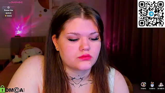 Snapshot of elle_one chatting on October 2025 03:06:01 AM elle one online show from October 2025 03:06:01 AM