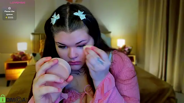 Snapshot of elle_one chatting on October 2025 04:09:02 AM elle one online show from October 2025 04:09:02 AM