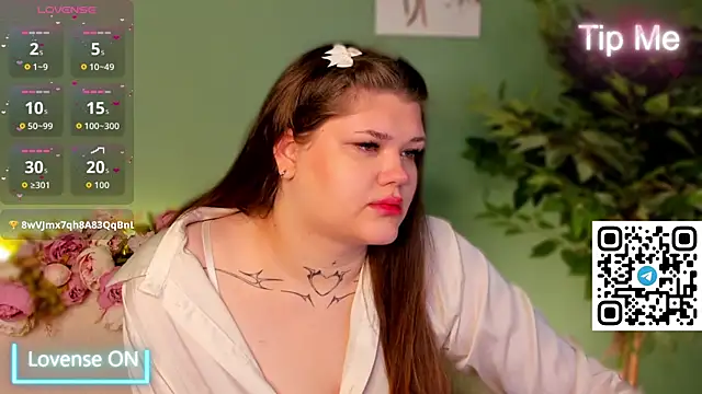 Snapshot of elle_one chatting on November 2025 03:49:02 AM elle one online show from November 2025 03:49:02 AM