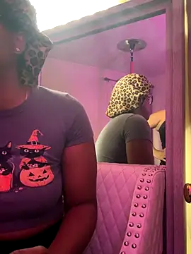 Snapshot of Tu_GataLinda chatting on September 2025 05:58:01 PM Tu GataLinda online show from September 2025 05:58:01 PM