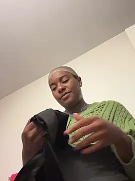 Snapshot of Tu_GataLinda chatting on October 2025 03:18:01 PM Tu GataLinda online show from October 2025 03:18:01 PM