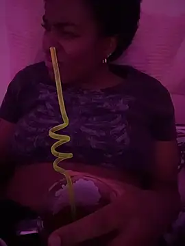 Snapshot of Tu_GataLinda chatting on October 2025 03:45:02 AM Tu GataLinda online show from October 2025 03:45:02 AM