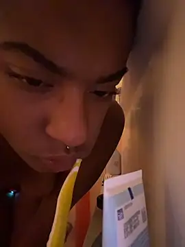 Snapshot of Tu_GataLinda chatting on November 2025 05:17:02 AM Tu GataLinda online show from November 2025 05:17:02 AM