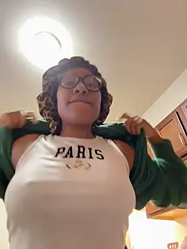 Snapshot of Tu_GataLinda chatting on November 2025 09:03:01 PM Tu GataLinda online show from November 2025 09:03:01 PM