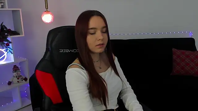 NoraHaynes online show from December 2025 03:03:02 AM