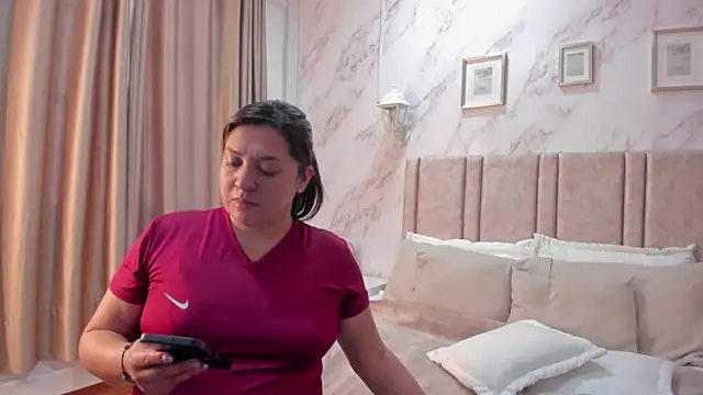 Paula And online show from October 2025 07:47:01 PM