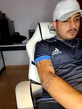 Mineirinhoot online show from December 2025 03:58:02 AM