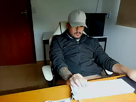 Mineirinhoot online show from January 2026 06:43:02 PM