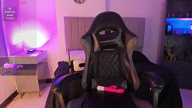 Scarlett21   online show from December 2025 06:15:02 PM