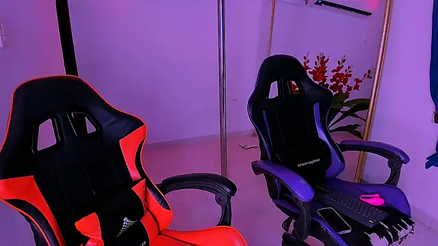 nahomy ryans online show from October 2025 01:18:01 PM