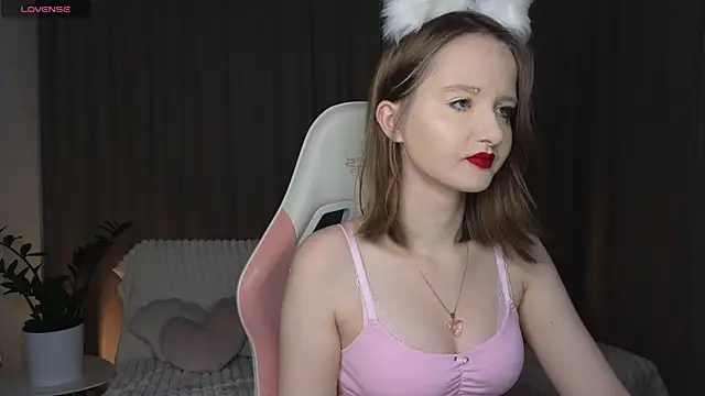 Snapshot of AlexsisFaee chatting on October 2025 08:31:01 PM AlexsisFaee online show from October 2025 08:31:01 PM