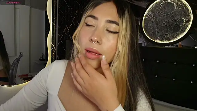  ManuVeelez online show from November 2025 06:01:01 AM