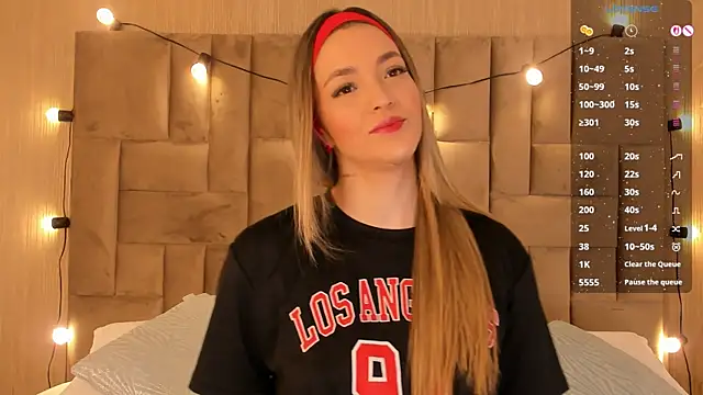 ClaradelMar online show from September 2025 11:00:01 AM