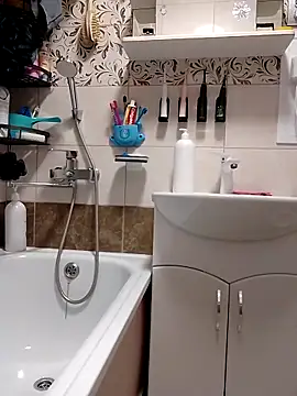 N i k o l a u online show from December 2025 01:18:02 PM