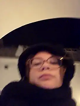 MaeNoir online show from October 2025 09:04:01 PM