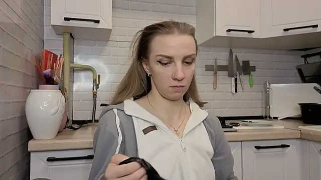 Edena  online show from April 2026 07:51:02 PM