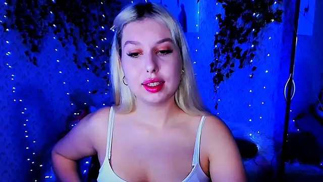 ChloeRicc online show from November 2025 03:00:02 PM