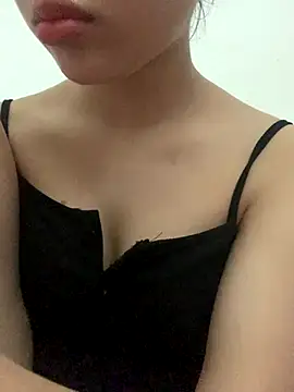 Nguyenha11 online show from September 2025 08:42:02 AM