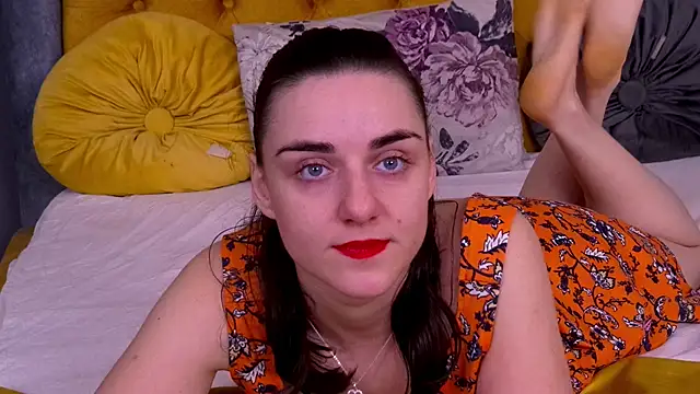 Jessica White  online show from December 2025 04:30:01 AM