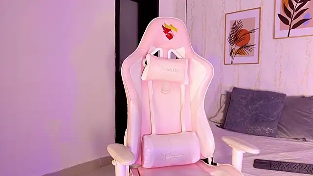 Snapshot of Ayleen_Dunkan chatting on September 2025 12:18:01 PM Ayleen Dunkan online show from September 2025 12:18:01 PM