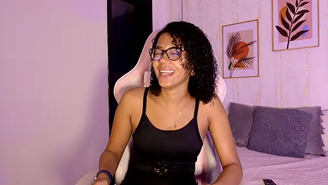 Snapshot of Ayleen_Dunkan chatting on September 2025 12:08:02 PM Ayleen Dunkan online show from September 2025 12:08:02 PM