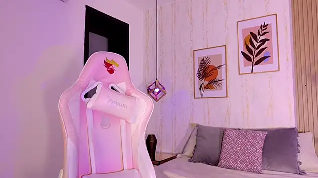 Snapshot of Ayleen_Dunkan chatting on September 2025 12:10:02 PM Ayleen Dunkan online show from September 2025 12:10:02 PM