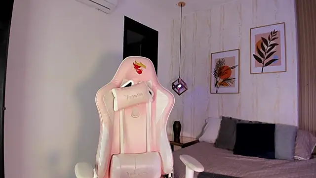 Snapshot of Ayleen_Dunkan chatting on October 2025 12:39:01 PM Ayleen Dunkan online show from October 2025 12:39:01 PM