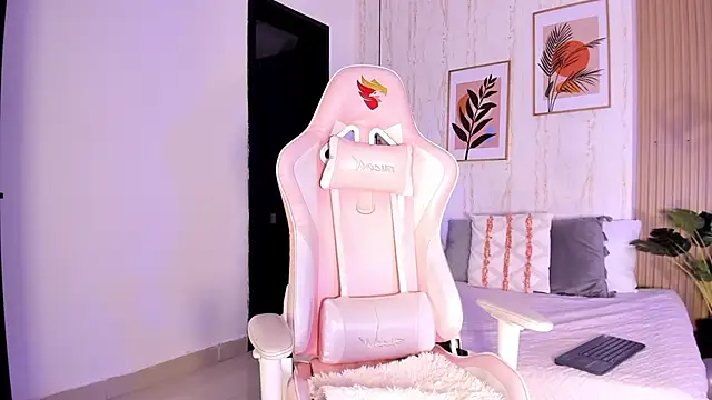 Snapshot of Ayleen_Dunkan chatting on November 2025 12:38:01 PM Ayleen Dunkan online show from November 2025 12:38:01 PM