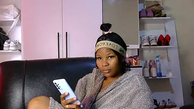 Seductive Yellow Titties online show from September 2025 10:38:02 AM