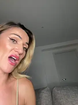 CamyBlossom online show from October 2025 04:51:01 PM