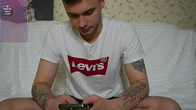 johnstoneisland online show from April 2026 07:11:01 PM