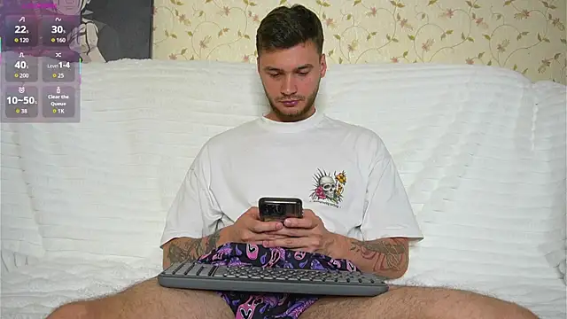 Snapshot of johnstoneisland chatting on June 2026 08:08:01 AM johnstoneisland online show from June 2026 08:08:01 AM