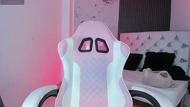 chloesagee online show from October 2025 11:06:02 PM