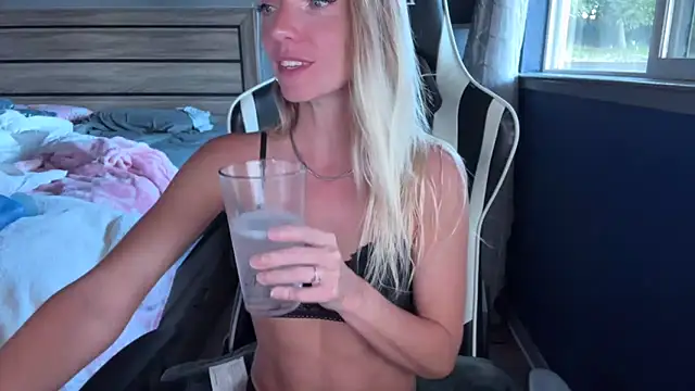 ajmiller25 online show from May 2026 02:18:02 AM