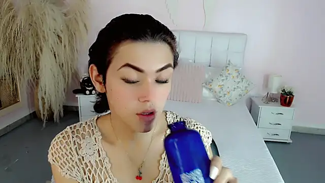 nathalialoes1 online show from December 2025 06:37:02 PM