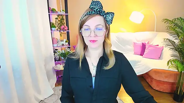 YourUniverser online show from September 2025 04:27:01 AM