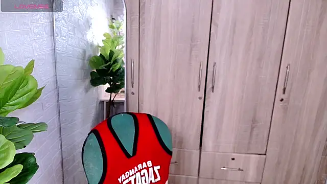 PinooyMilker online show from November 2025 04:09:02 PM