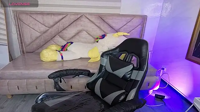 Luna Star v online show from November 2025 03:29:01 AM