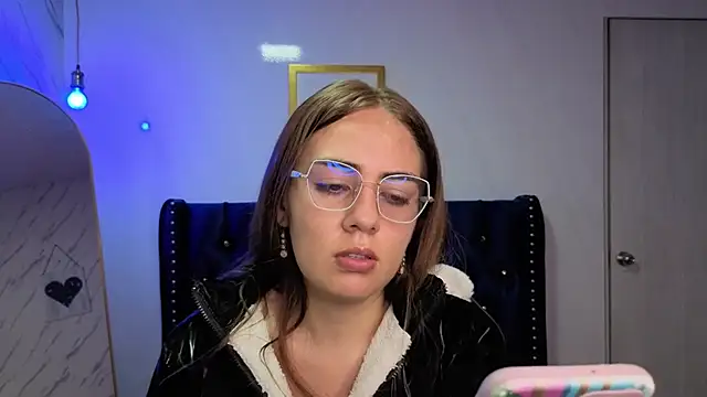 Luna Star v online show from November 2025 01:11:02 PM