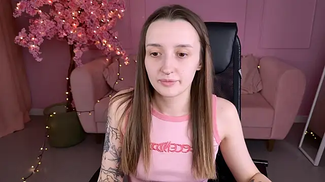 Snapshot of AliceLids chatting on September 2025 01:22:01 PM AliceLids online show from September 2025 01:22:01 PM