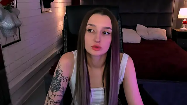 Snapshot of AliceLids chatting on September 2025 01:12:02 PM AliceLids online show from September 2025 01:12:02 PM