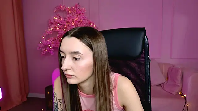 Snapshot of AliceLids chatting on September 2025 01:13:02 PM AliceLids online show from September 2025 01:13:02 PM